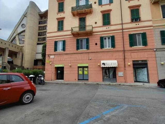 Locale Commerciale in vendita a Oltreletimbro, Albisola Capo