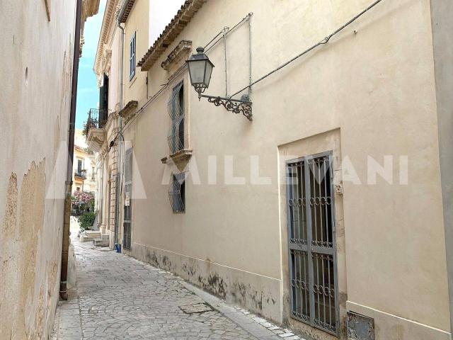Locale Commerciale in vendita a Balata, Cava D'aliga