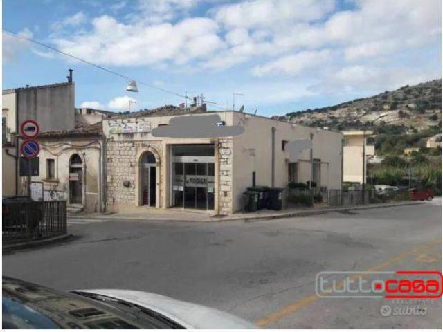 Locale Commerciale in vendita a Balata, Cava D'aliga
