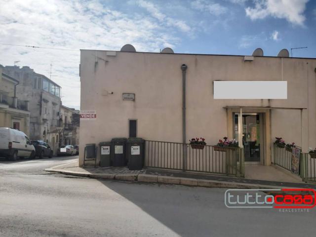 Locale Commerciale in vendita a Balata, Cava D'aliga