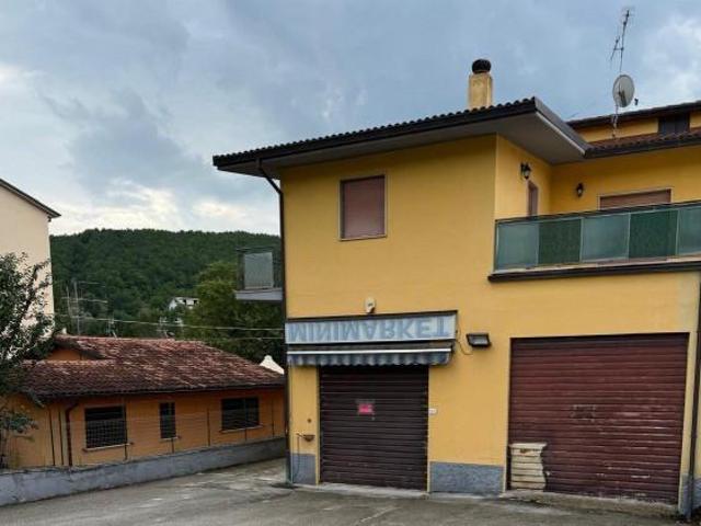Locale Commerciale in vendita a Scoppito, Abruzzo