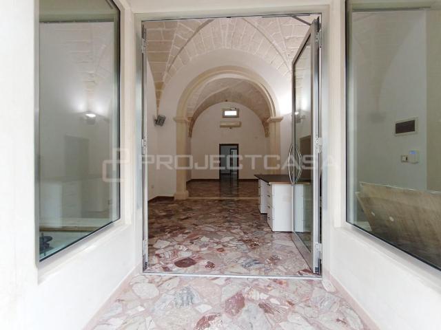 Locale Commerciale in vendita a Puglia, Lecce