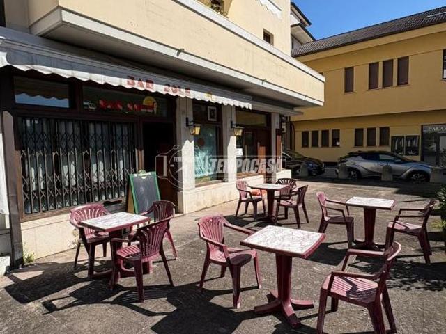 Locale Commerciale in vendita a Sedico, Veneto