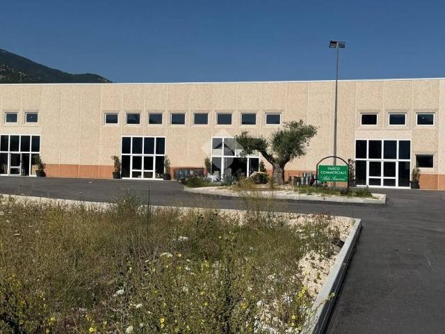 Locale Commerciale in vendita a Sesto Campano, Molise