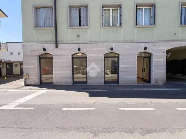 Locale Commerciale in vendita a Altopiano di Seveso, Seveso