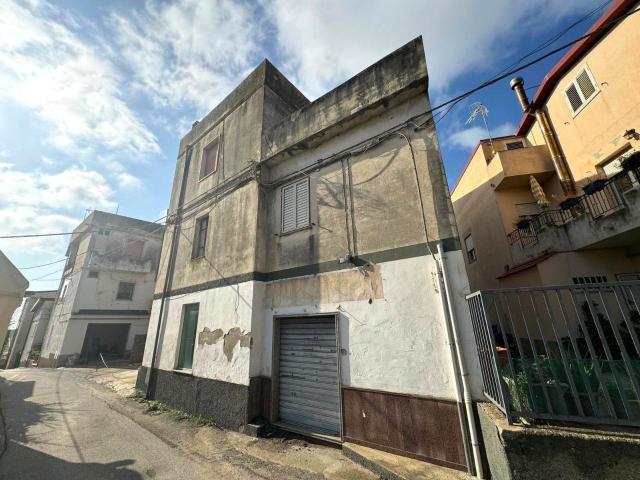 Locale Commerciale in vendita a Calabria, Catanzaro