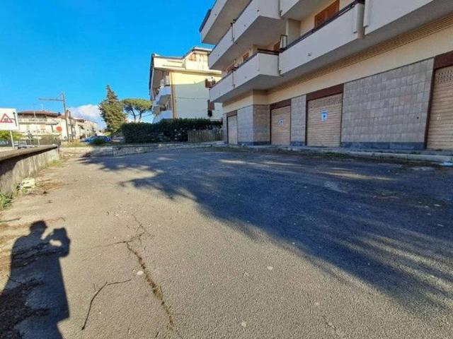 Locale Commerciale in vendita a Borgo Casamale, Somma Vesuviana