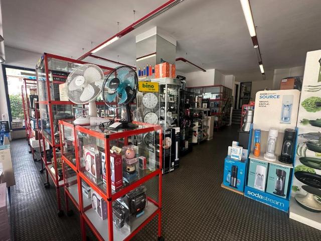 Locale Commerciale in vendita a Campoledro, Sondrio