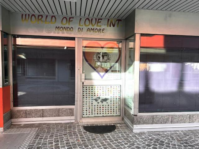 Locale Commerciale in vendita a Sondrio, Lombardia