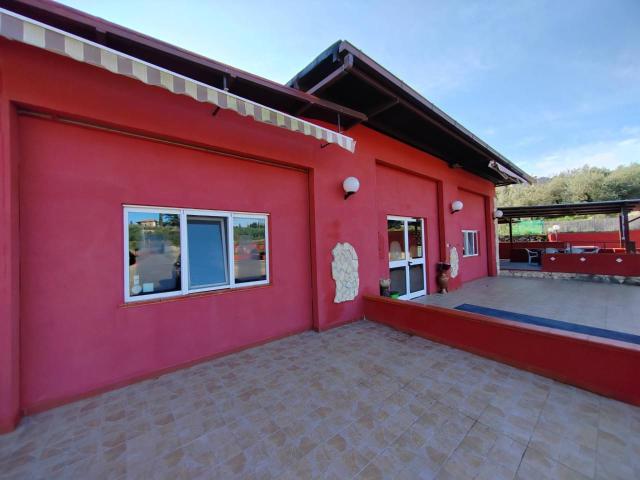 Locale Commerciale in vendita a Sonnino, Lazio