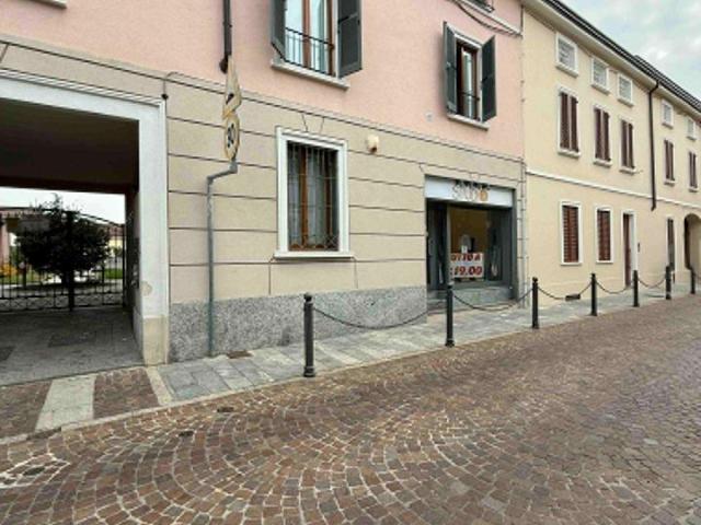 Locale Commerciale in vendita a Sovico, Lombardia
