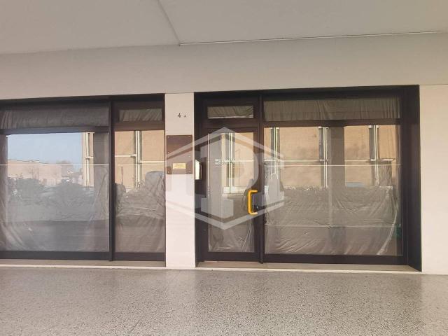 Locale Commerciale in vendita a Rossignago, Spinea