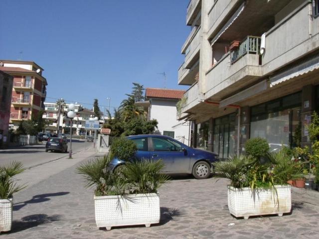 Locale Commerciale in vendita a Marche, Ascoli Piceno