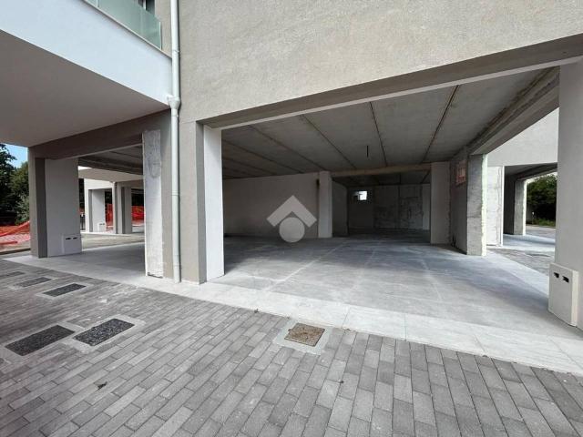 Locale Commerciale in vendita a Santa Teresa, Spoltore