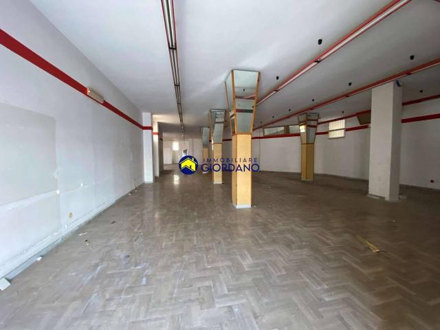 Locale Commerciale in vendita a Puglia, Lecce