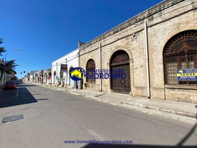 Locale Commerciale in vendita a Puglia, Lecce