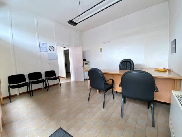 Locale Commerciale in vendita a Stra, Veneto