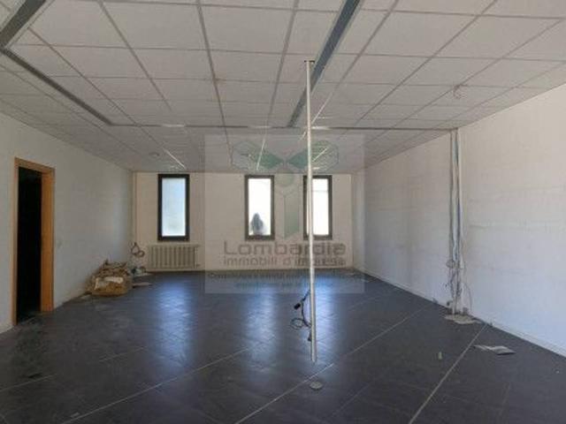 Locale Commerciale in vendita a Cascina Cà, Sulbiate