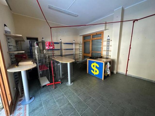 Locale Commerciale in vendita a Calabria, Catanzaro