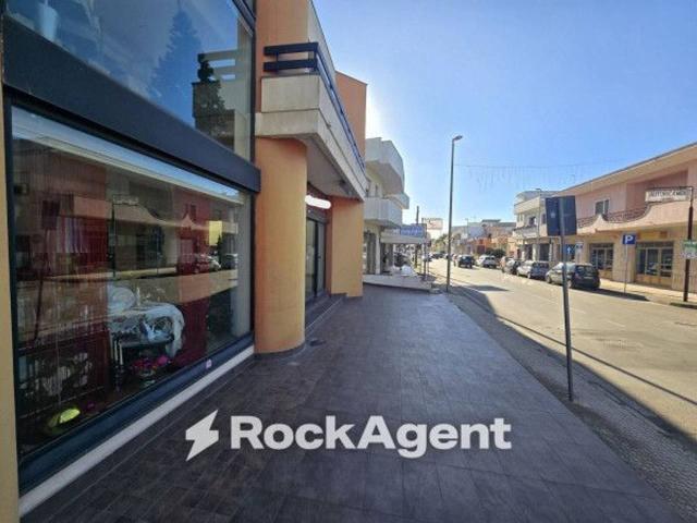 Locale Commerciale in vendita a Puglia, Lecce