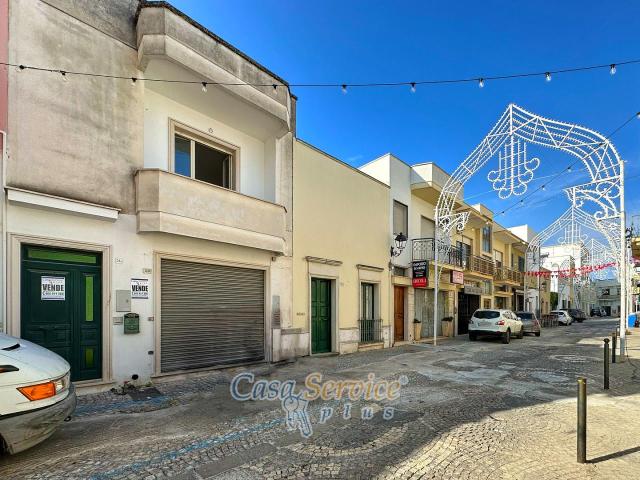 Locale Commerciale in vendita a Puglia, Lecce