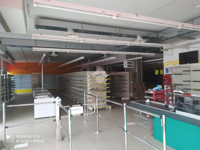 Locale Commerciale in vendita a Telgate, Lombardia