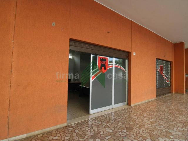 Locale Commerciale in vendita a Teramo, Abruzzo