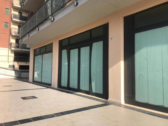 Locale Commerciale in vendita a Terni, Umbria
