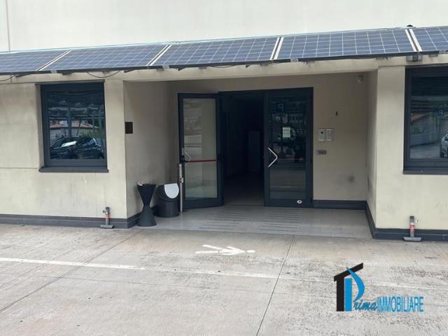 Locale Commerciale in vendita a Terni, Umbria