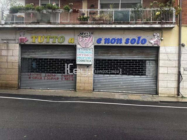 Locale Commerciale in vendita a Terracina, Lazio