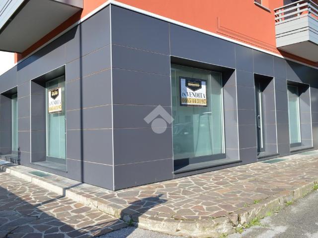 Locale Commerciale in vendita a Comunità delle Giudicarie, Tione Di Trento