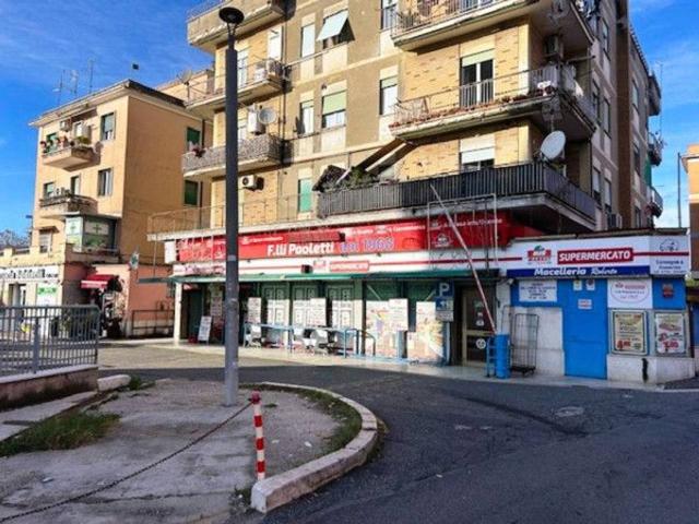 Locale Commerciale in vendita a Tivoli Terme, Roma Capitale