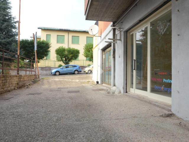 Locale Commerciale in vendita a Campolimpido, Roma Capitale