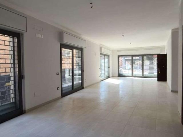Locale Commerciale in vendita a Izzalini, Umbria