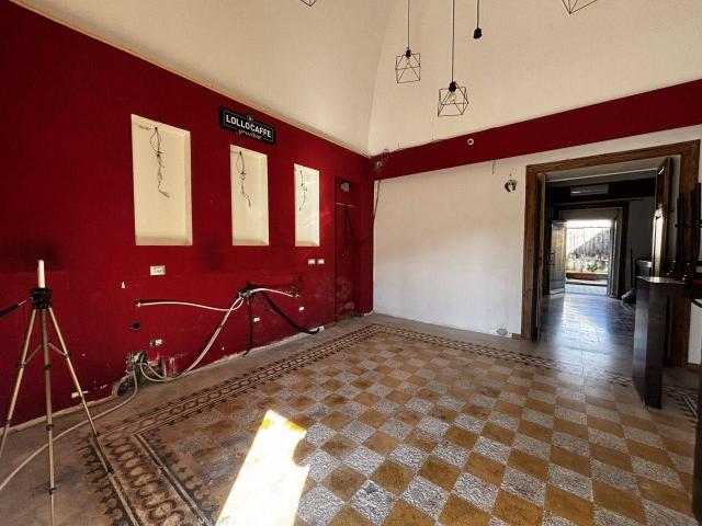 Locale Commerciale in vendita a Leopardi, Torre Del Greco