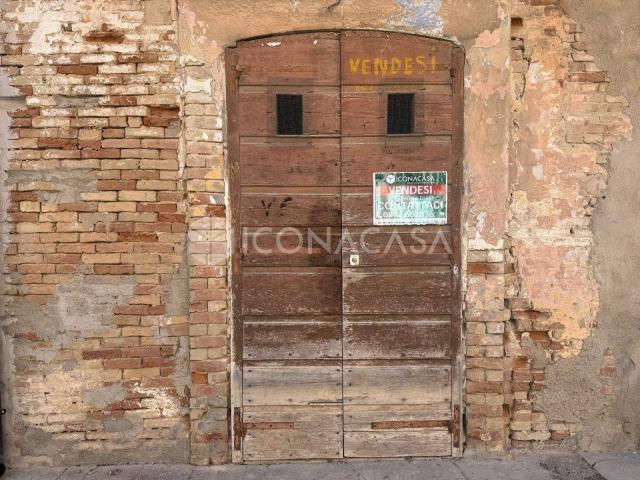 Locale Commerciale in vendita a Torremaggiore, Foggia