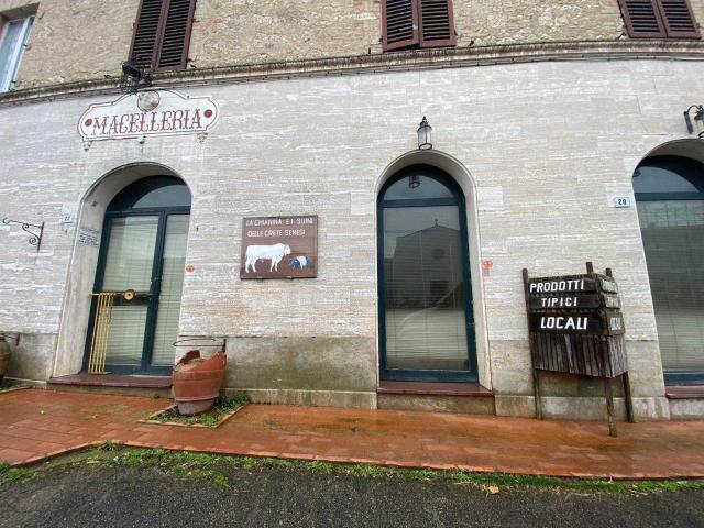Locale Commerciale in vendita a Torrita, Toscana