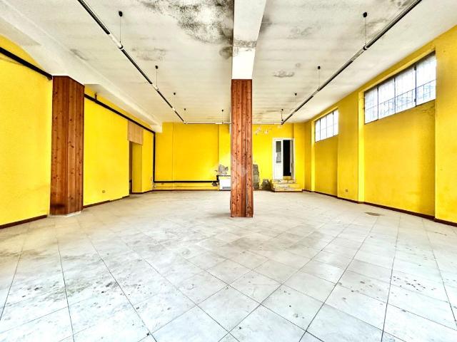 Locale Commerciale in vendita a Piemonte, Alessandria