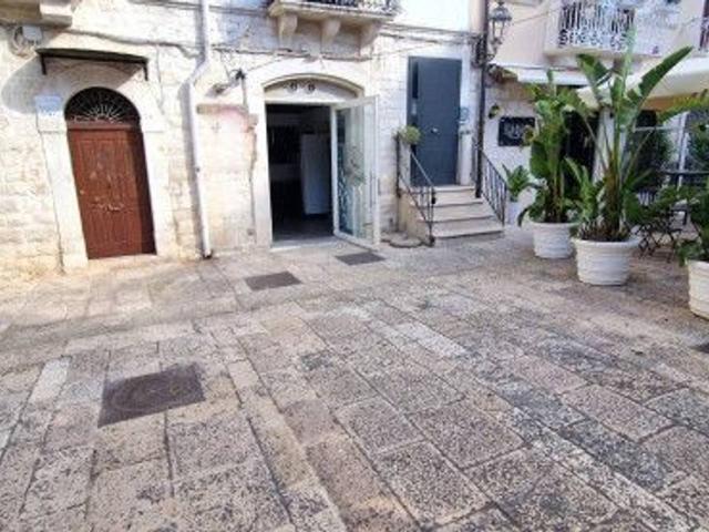 Locale Commerciale in vendita a Puglia, Barletta-andria-trani