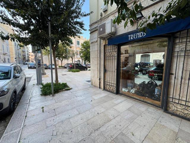 Locale Commerciale in vendita a Puglia, Barletta-andria-trani