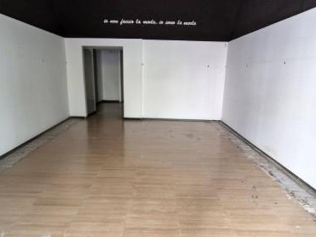 Locale Commerciale in vendita a Puglia, Barletta-andria-trani