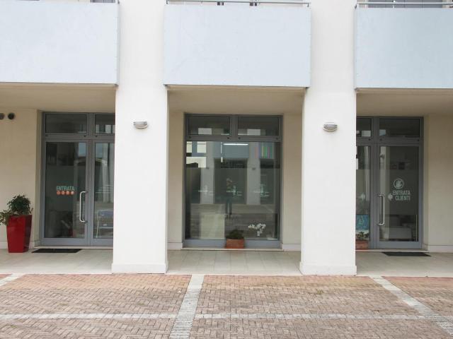 Locale Commerciale in vendita a Trebaseleghe, Veneto