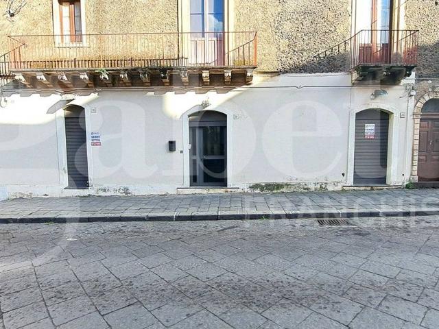 Locale Commerciale in vendita a Sant'Alfio, Trecastagni