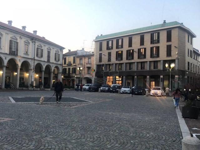 Locale Commerciale in vendita a Piemonte, Novara