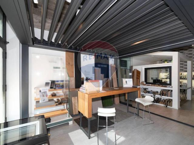 Locale Commerciale in vendita a Canalicchio, Tremestieri Etneo