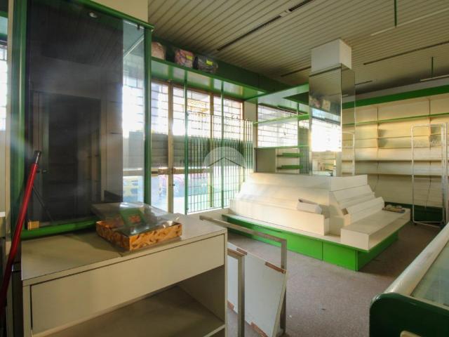 Locale Commerciale in vendita a Treviglio, Lombardia