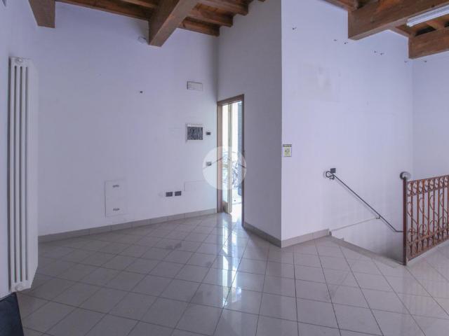 Locale Commerciale in vendita a Treviglio, Lombardia