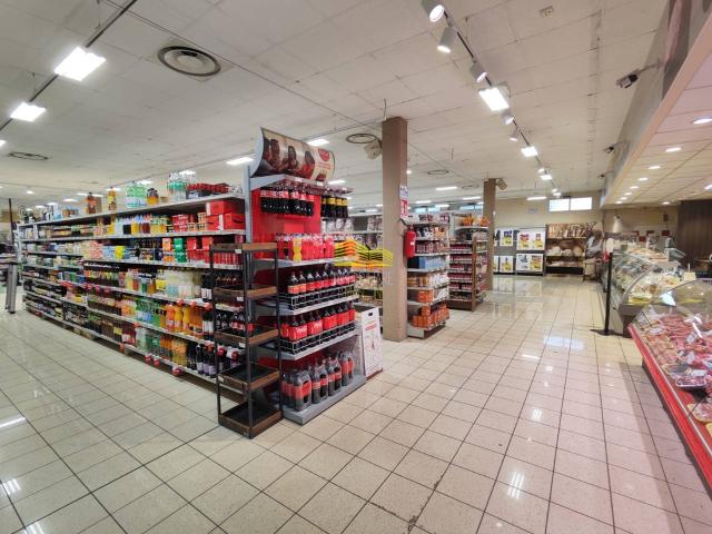 Locale Commerciale in vendita a Trezzo Sull'adda, Lombardia
