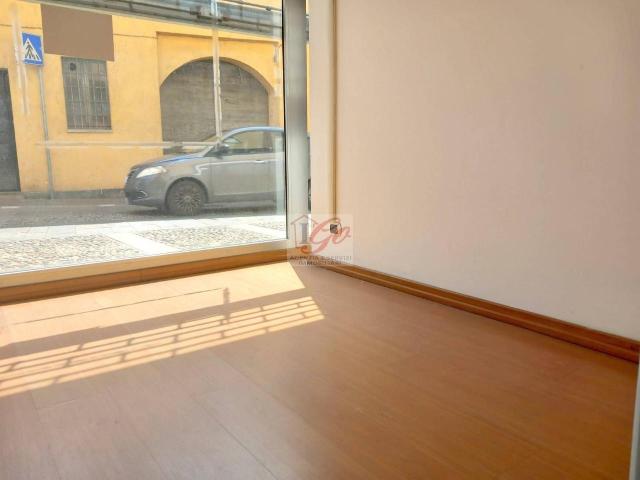 Locale Commerciale in vendita a Trezzo Sull'adda, Lombardia