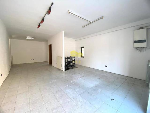 Locale Commerciale in vendita a Trezzo Sull'adda, Lombardia